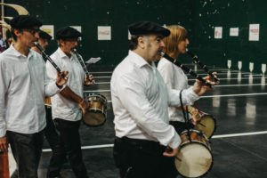IMG0576 Niños oncológicos: El frontón Carmelo Balda se llena de pañuelos azules