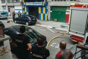 Aviso de incendio en un taller mecánico de la plaza de los Marinos 2 IMG1356 Aviso de incendio en un taller mecánico de la plaza de los Marinos