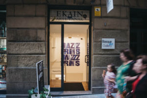 IMG1413 300x200 - La galería Ekain propone un Jazz Vermut este sábado con motivo de Jazz Prints