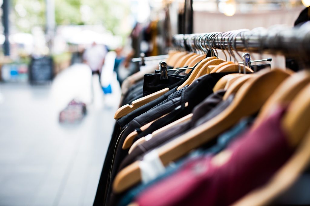 Ayudas a la creación de nuevas empresas y apertura de locales comerciales 10 blur 1850082 1280 Ayudas a la creación de nuevas empresas y apertura de locales comerciales