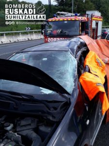 Astigarraga: Accidente entre un coche y un camión 2 Astigarraga2 Astigarraga: Accidente entre un coche y un camión