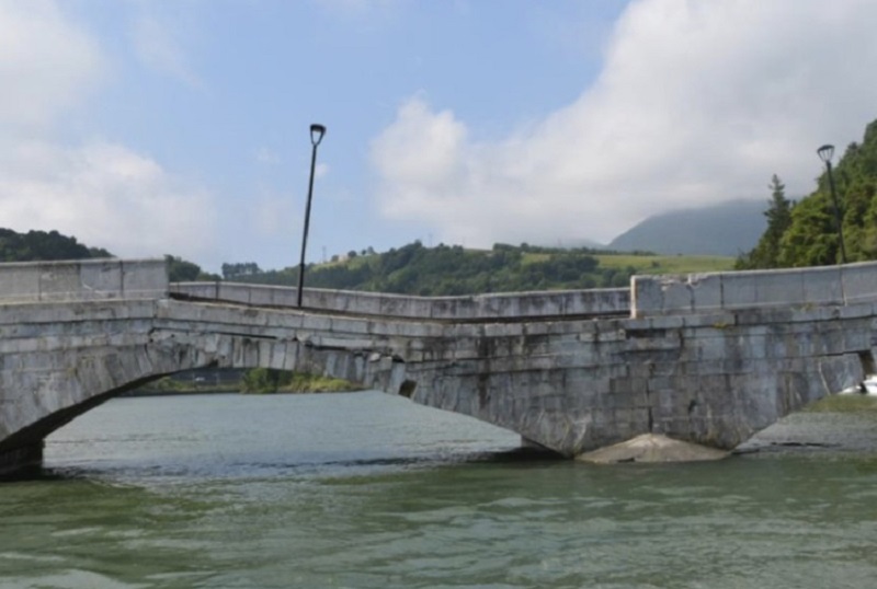 Puente Deba - El puente Deba-Mutriku, un coloso expuesto a muchos avatares