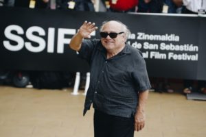 2018 09 21 06.31.50 1 800x533 Un Danny DeVito radiante se pasea ya por el festival