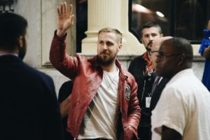 2018 09 23 08.44.08 1 800x533 Ryan Gosling enamora a su llegada a Donostia