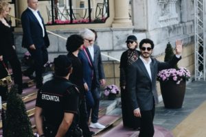 2018 09 28 07.42.02 2 800x534 Rostros que se repiten en la alfombra roja