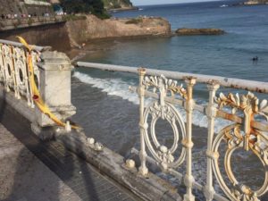 Un coche se empotra en la barandilla de la Concha 2 barandilla2 Un coche se empotra en la barandilla de la Concha