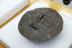 dipu 2 300x200 - Hallado un lingote de plata de ocho kilos en aguas de Getaria