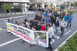 incineradora manifestacion 2 300x200 - Miles de gipuzkoanos se citan en Donostia contra la incineradora
