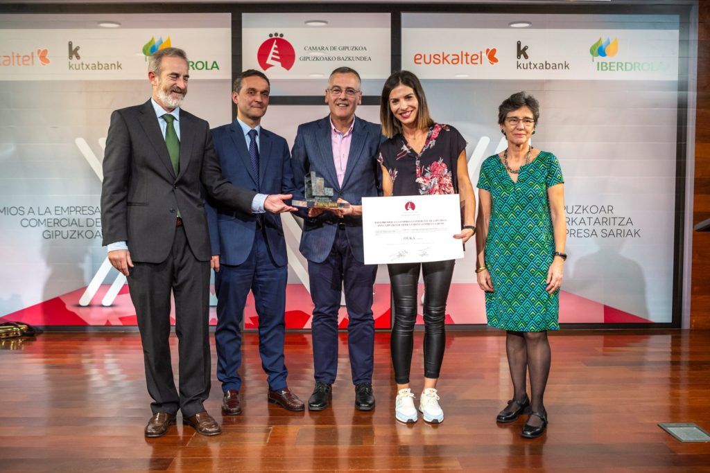 OUKA, de Arrasate, Empresa Comercial Guipuzcoana 2018 19 OUKA fotofamilia 02 OUKA, de Arrasate, Empresa Comercial Guipuzcoana 2018