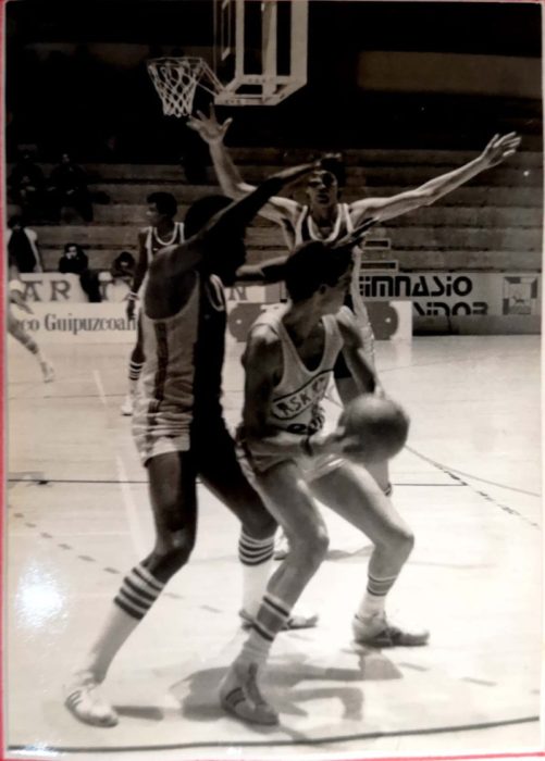 Duelo entre Askatuak y el Olympique de Antibes, en 1978. Foto: cortesía Askatuak.