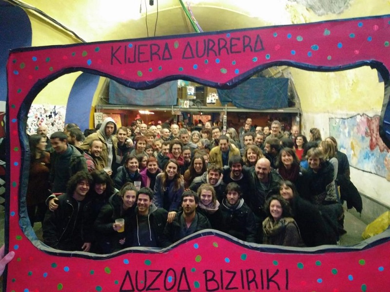 Foto de familia que reivindica el Kijera Gaztetxea, difundida ayer. Foto: Kijera Gaztetxea (vía Twitter).