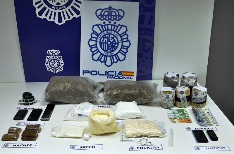 Exposición de drogas incautadas por la Policía Nacional. Foto: Delegación del Gobierno.