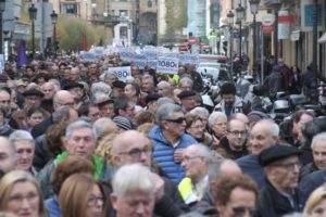 mani3 300x200 - Los pensionistas marchan de nuevo en Donostia por unas pensiones dignas
