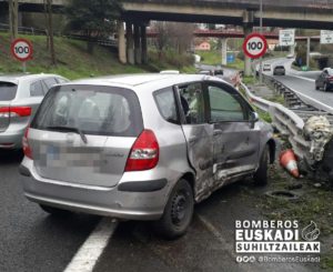 accidentejueves2 Dos heridos en un accidente de coche en la GI-20 en Donostia