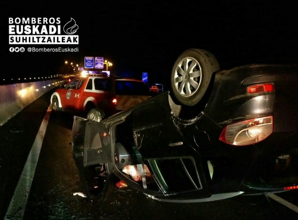 vuelco Accidente grave en la GI-20 a la altura de Errenteria