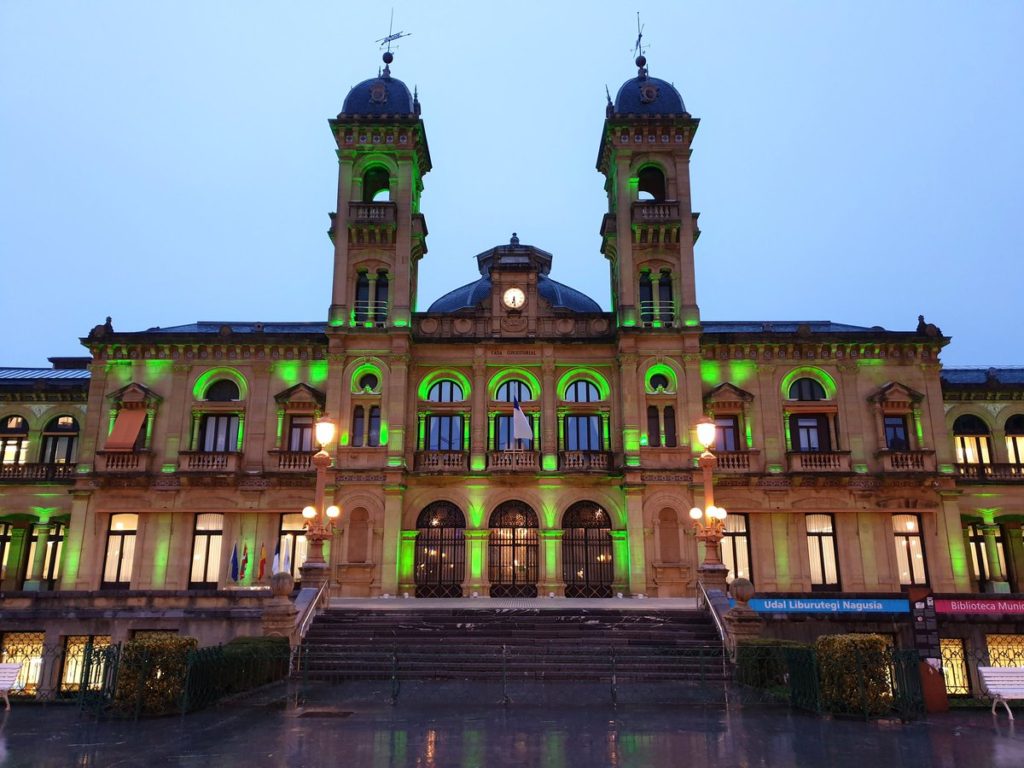 El Ayuntamiento, de verde esperanza contra el cáncer 2 Ayto verde El Ayuntamiento, de verde esperanza contra el cáncer