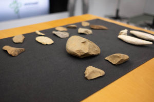 DSCF0924 300x200 - Hallados en Praileaitz restos arqueológicos del Paleolítico Inferior