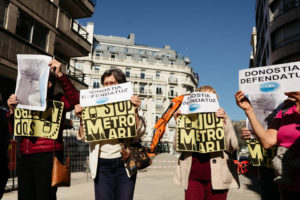 DSCF1553 Donostia Defendatuz exige un estudio geotécnico "ante las grietas y vibraciones de las obras del metro"