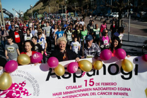 DSF5399 Aspanogi: Los piratas disfrutan en su marcha de sol y una gran compañía