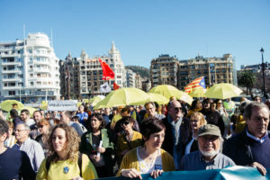 DSF5490 Una multitud se concentra en Donostia en apoyo a los procesados en Cataluña