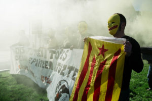 DSF5503 300x200 - Una multitud se concentra en Donostia en apoyo a los procesados en Cataluña