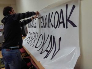 Profesores técnicos de FP se encierran en el Instituto Politécnico Easo 3 IMG 20190204 WA0013 800x600 Profesores técnicos de FP se encierran en el Instituto Politécnico Easo