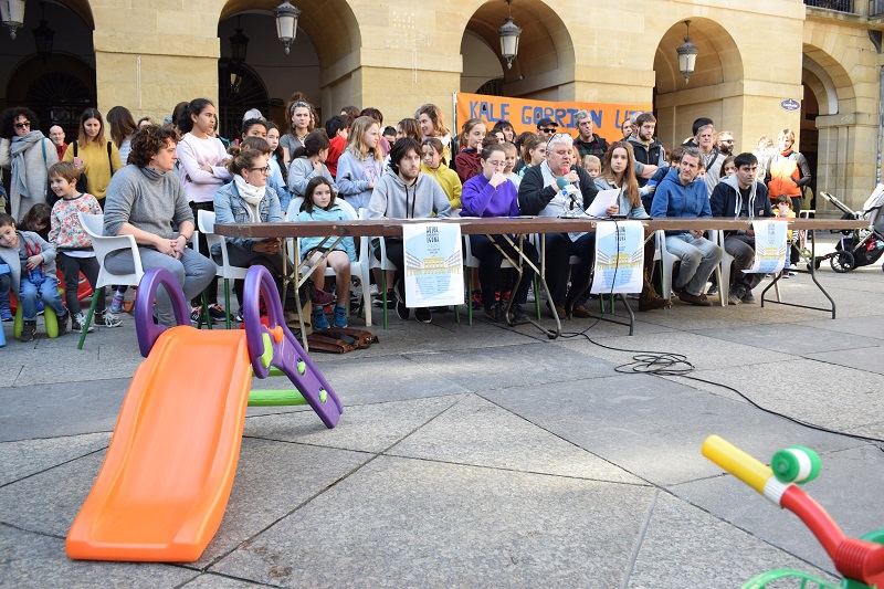 Asociaciones y vecinos de la Parte Vieja piden que el edificio Kaialde sea para el barrio 1 Kijera plaza Asociaciones y vecinos de la Parte Vieja piden que el edificio Kaialde sea para el barrio