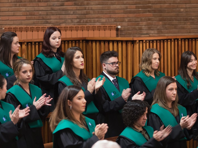 Investidura de graduados en Educación Primaria en el campus de San Sebastián de Deusto 1 campus donostia Investidura de graduados en Educación Primaria en el campus de San Sebastián de Deusto