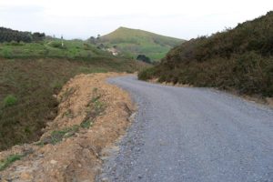 pista1 Eguzki y Pasaia ven ilegales las obras en la pista del campo de tiro de Jaizkibel
