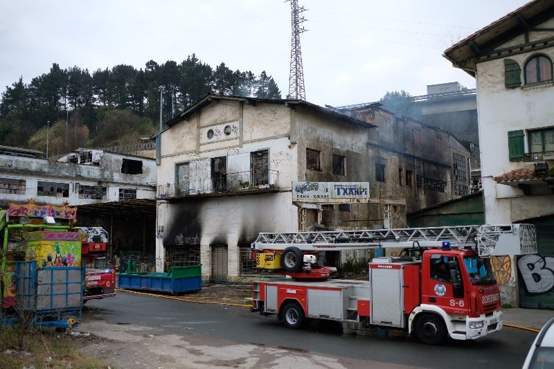 El edificio incendiado de El Infierno a la mañana siguiente. Foto: Santiago Farizano.