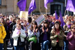 M8: Milaka pertsona bildu dira Boulevardean eguerdiko kontzentrazioan 5 2019 0308 12143100 800x533 M8: Milaka pertsona bildu dira Boulevardean eguerdiko kontzentrazioan