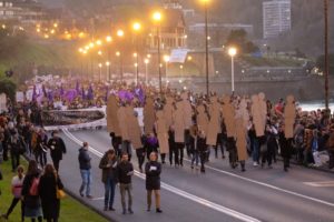 2019 0308 19175100 800x533 300x200 - Más alto imposible: Donostia clama por la igualdad en su 8M