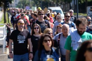 2019 0324 12170200 800x533 300x200 - Cientos de personas muestran su repulsa contra el racismo en Donostia