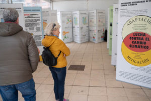 DSCF7022 Una carpa en Alderdi Eder para acercar el concepto del cambio climático
