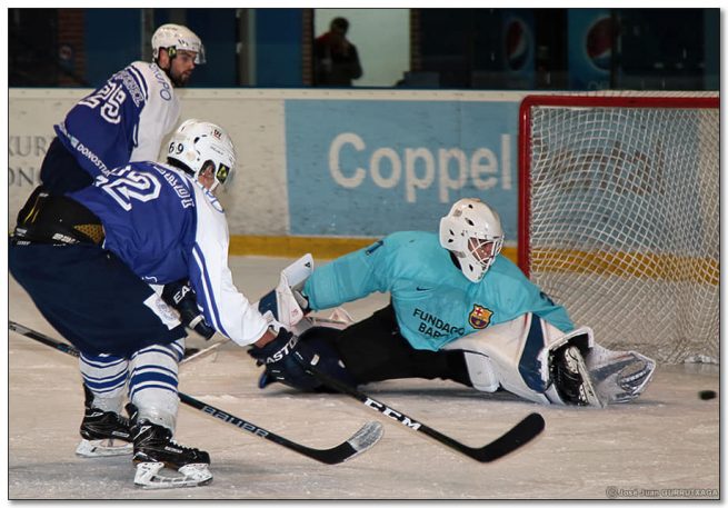 TXURI BARCA El Txuri Urdin de hockey hielo no jugará la final de la Copa del Rey