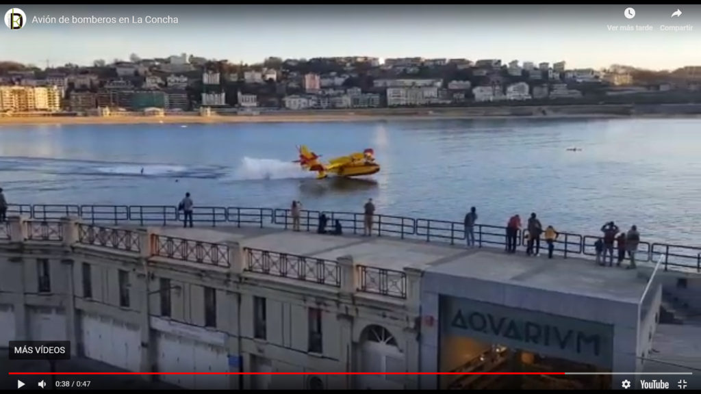 (VÍDEO) Un avión recoge agua en la Concha para operar en el incendio de Lesaka (Navarra) 1 avion (VÍDEO) Un avión recoge agua en la Concha para operar en el incendio de Lesaka (Navarra)
