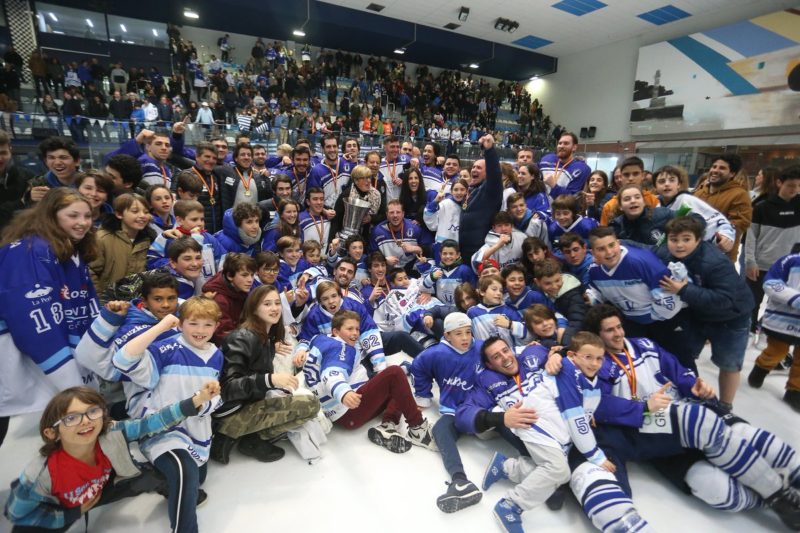 txuri campeones El Txuri Urdin, campeón de Liga de hockey hielo por tercera vez consecutiva