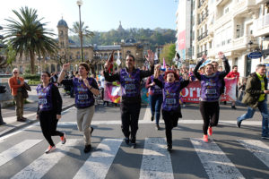 DSCF7395 La Korrika pasa nutrida y feliz por territorio donostiarra