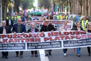 DSCF9002 800x533 300x200 - Los pensionistas vuelven a tomar las calles en Donostia