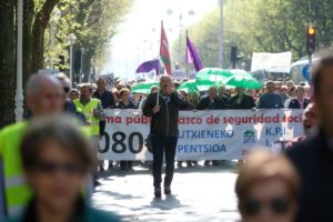 DSCF9003 800x533 300x200 - Los pensionistas vuelven a tomar las calles en Donostia