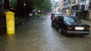 Agua errenteria 300x169 - La lluvia se debilita tras provocar un reguero de incidencias en Gipuzkoa