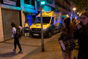 DSCF5285 Una madre y su hijo atendidos por inhalación de humo tras el incendio nocturno en un balcón de Amara