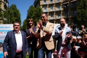 DSCF7446 800x533 Pedro Sánchez visita Donostia en apoyo a los candidatos locales