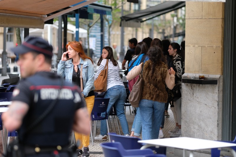 DSCF8571 La bola de un cañón aparece en el Centro donostiarra y lleva a acordonar Reyes Católicos