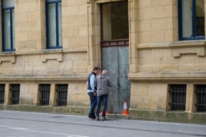 DSCF8573 800x533 La bola de un cañón aparece en el Centro donostiarra y lleva a acordonar Reyes Católicos