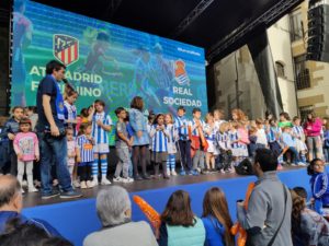 IMG 20190511 WA0016 Clamor en la plaza de la Trinidad para empujar a las chicas de la Real Sociedad