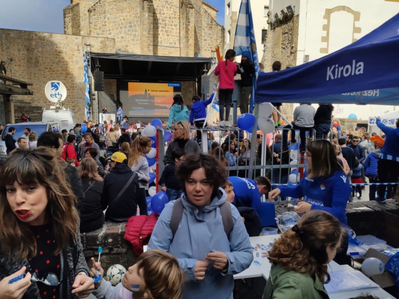 IMG 20190511 WA0018 Clamor en la plaza de la Trinidad para empujar a las chicas de la Real Sociedad