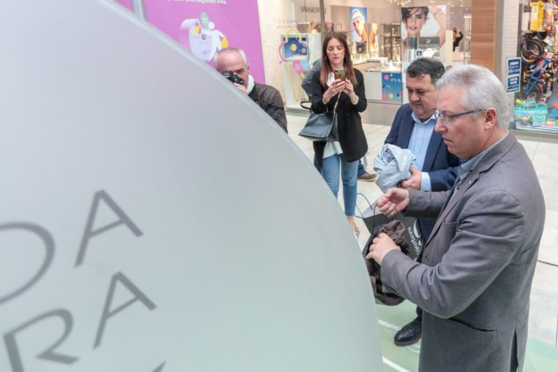 Upcycling19 Garbera alberga ya el contenedor para el reciclaje textil de UPCYCLING