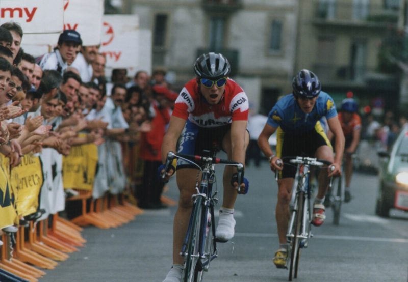 Valverde ganando la prueba en 1997.