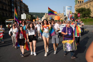 DSCF4387 300x200 - Miles de personas celebran el Día del Orgullo LGTBI+ en Donostia